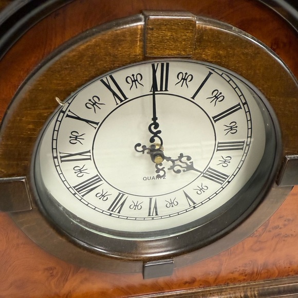 Quartz mantel clock - Picture 2 of 4